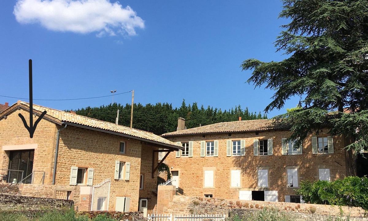 Charnay-les-Macon Apartment | Élégant Appartement Contemporain Dans une Authentique Maison de Vigneron