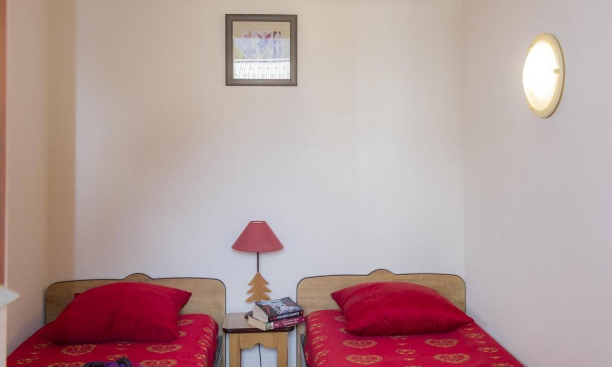 Villarodin-Bourget Apartment | 100m from resort center, swimming pool, balcony, tv, ski locker, 45m², La Norma