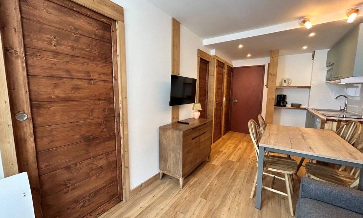 Tignes Apartment | 100m from resort center, 3rd floor, view mountain, balcony, 22m², Tignes