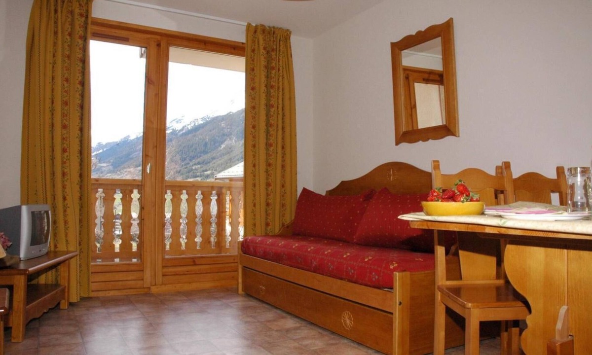 Lanslevillard Apartment | 100m from resort center, view mountain, balcony, tv, ski locker, 35m², Val Cenis