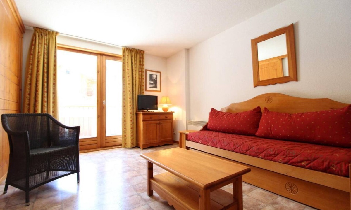 Lanslevillard Apartment | 100m from resort center, 1st floor, view mountain, balcony, tv, ski locker, 39m², Val Cenis