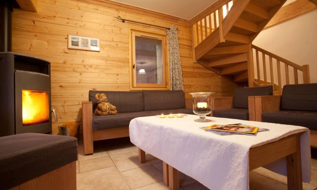 Les Bruyeres Apartment | 100m from shops, Ground floor, view valley, terrace, fireplace or stove, tv, ski locker, 101m²