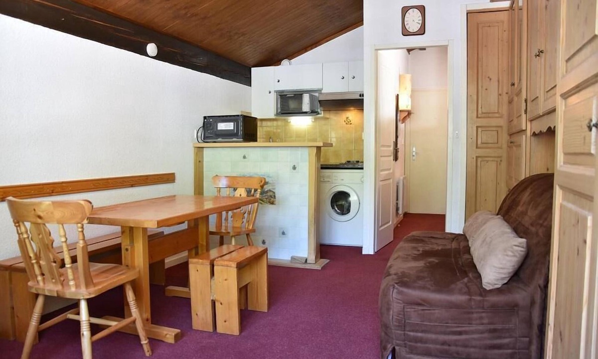 Pralognan-la-Vanoise Apartment | 10m from resort center, 4th floor, balcony, parking, tv, 24m², Pralognan-la-Vanoise