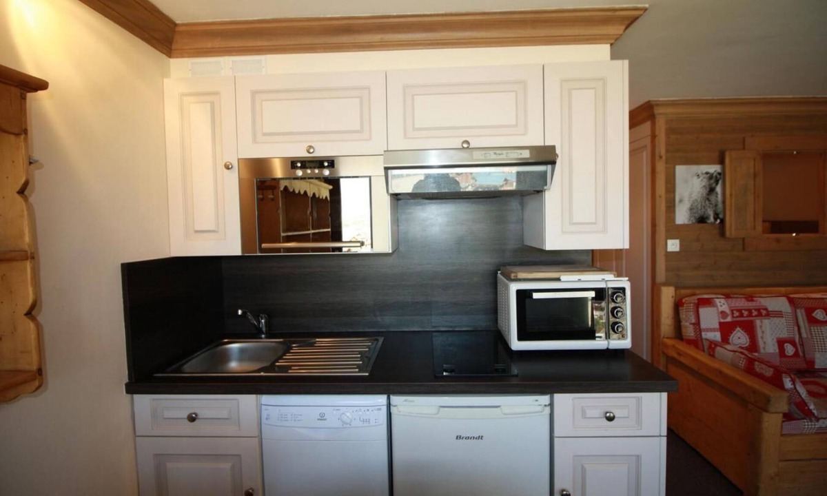 Tignes le Lac Apartment | 10m from resort center, 8th floor, balcony, tv, ski locker, 26m², Tignes
