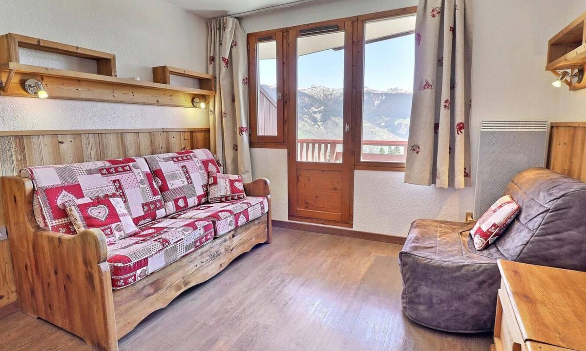La Perriere Apartment | 150m from resort center, 5th floor, balcony, ski locker, 31m², La Tania