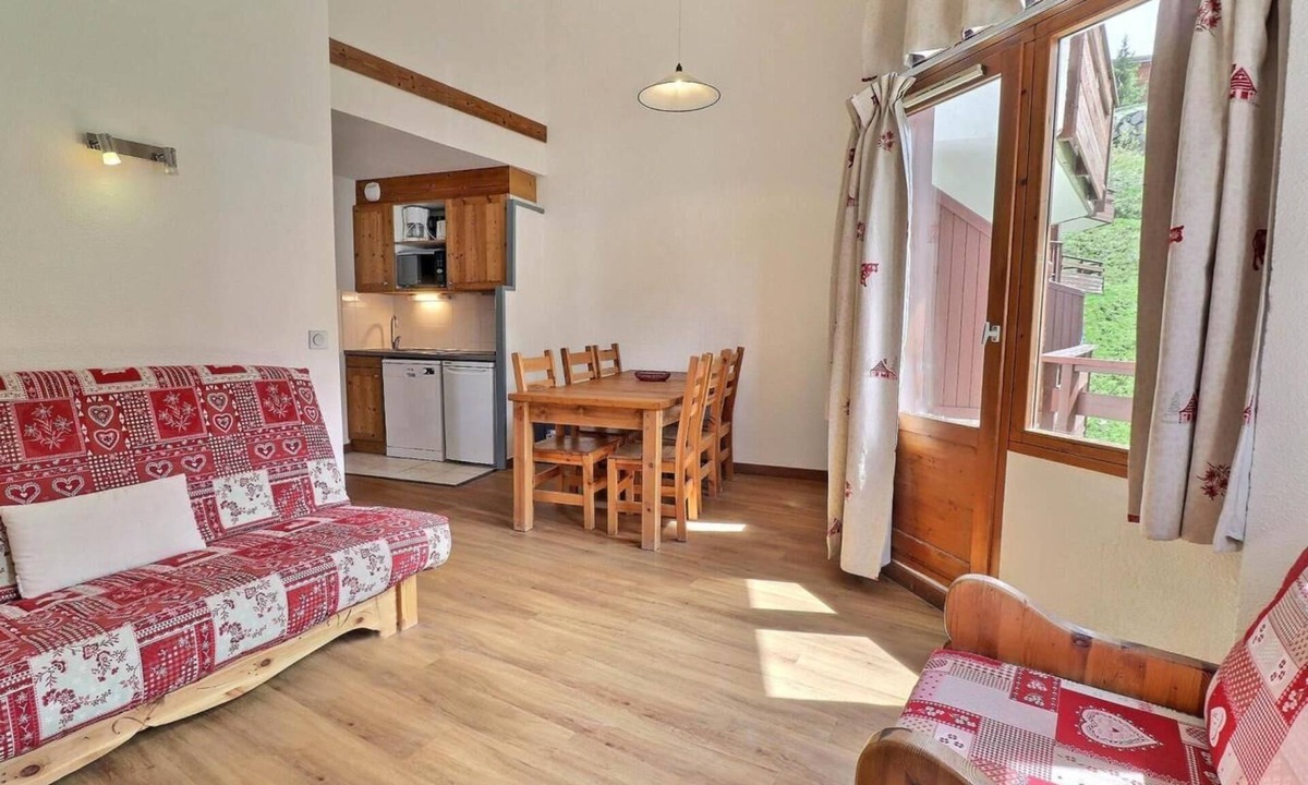 La Perriere Apartment | 150m from resort center, 3rd floor, balcony, ski locker, 40m², La Tania