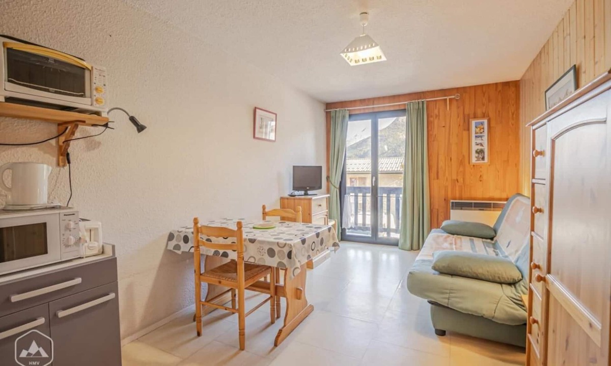 Aussois Apartment | 150m from resort center, Ground floor, balcony, tv, ski locker, 21m², Aussois