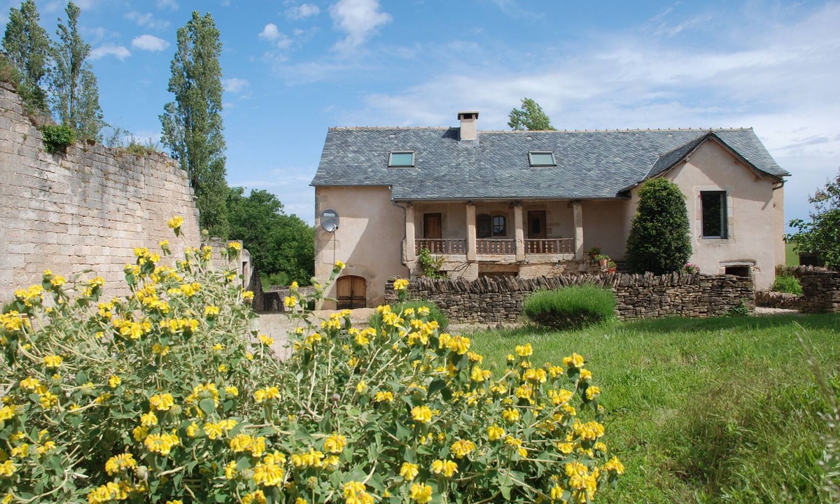 Ginals House | 18th Century House beside the ruins of a medieval castle