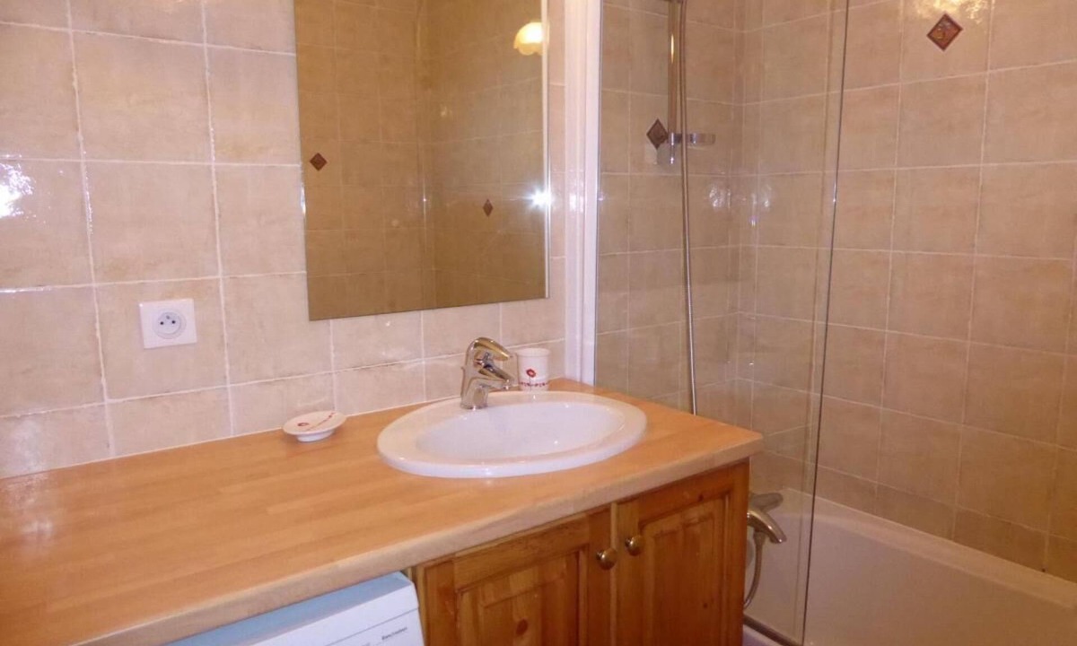 Pralognan-la-Vanoise Apartment | 1st floor, balcony, tv, 49m², Pralognan-la-Vanoise