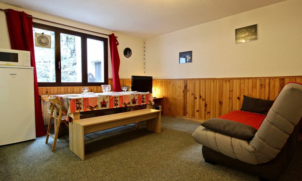 Chamrousse Apartment | 2-Room Apartment + Cabin for 6, Near Slopes & Shops in Chamrousse