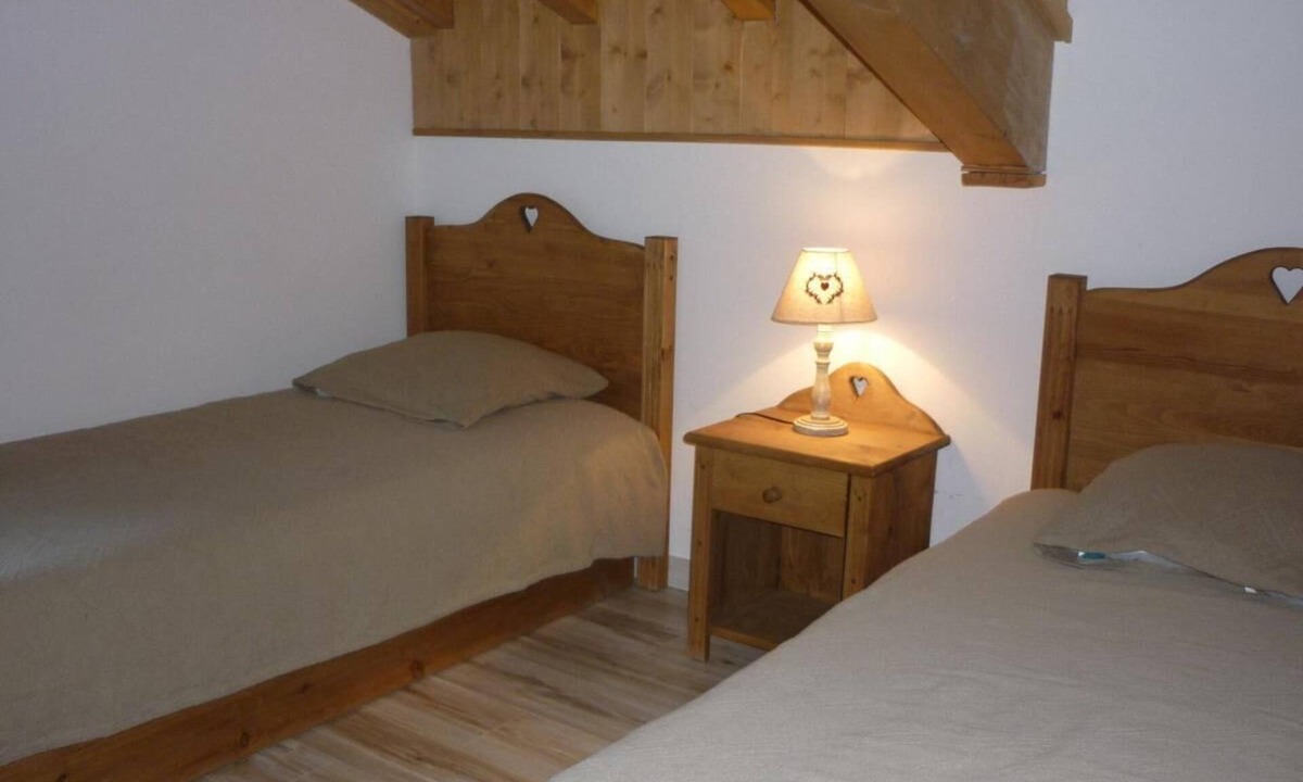 Pralognan-la-Vanoise Apartment | 200m from resort center, 2nd floor, balcony, tv, ski locker, 43m², Pralognan-la-Vanoise