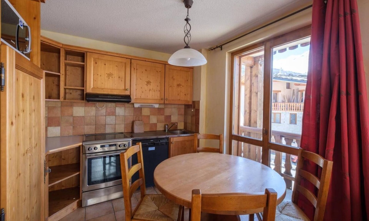 Lanslevillard Apartment | 200m from resort center, fitness, swimming pool, sauna, hammam, balcony, tv, ski locker, 35m²