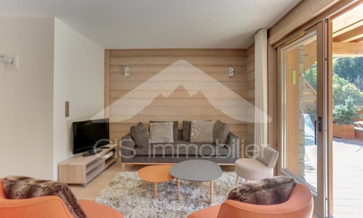 Meribel Centre Apartment | 20m from resort center, floor -4, view mountain, terrace, tv, ski locker, 73m², Méribel