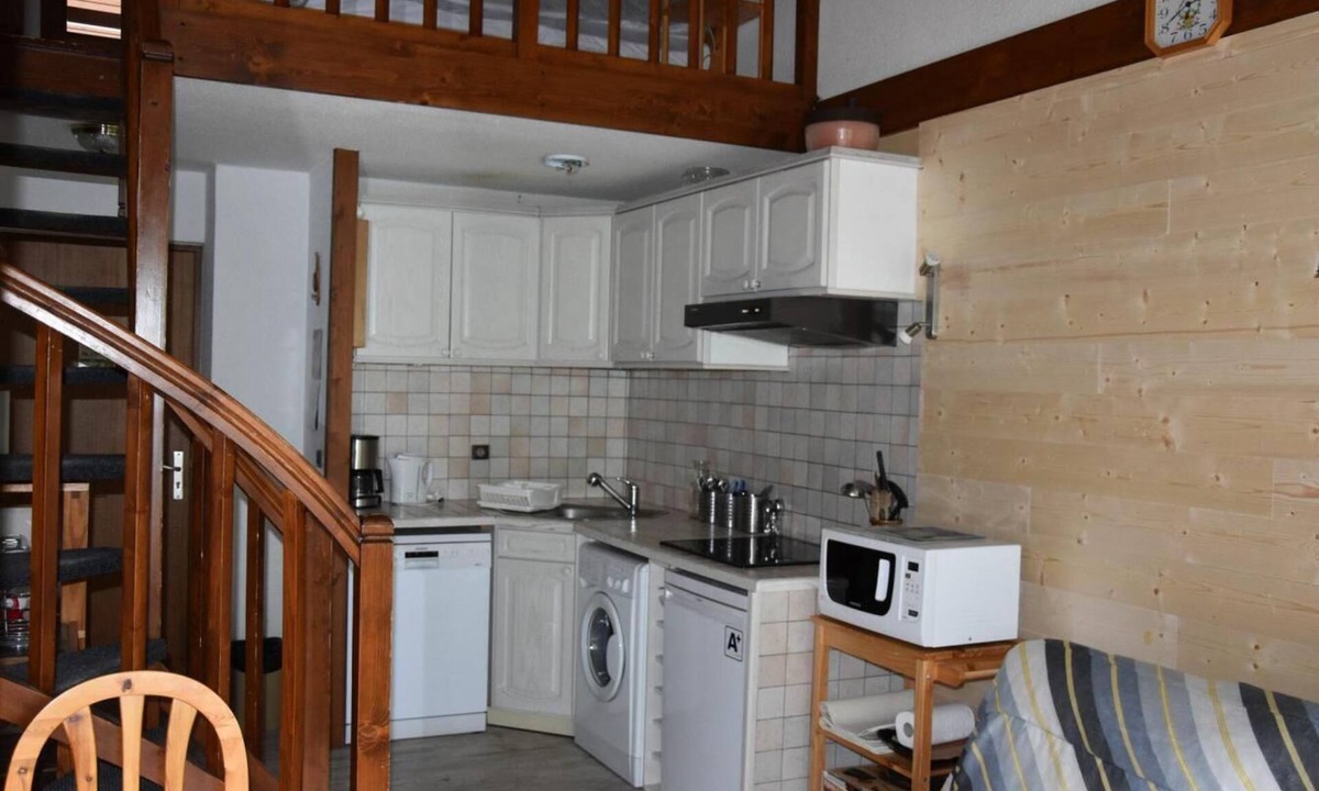 Pralognan-la-Vanoise Apartment | 2nd floor, swimming pool, balcony, tv, ski locker, 40m², Pralognan-la-Vanoise