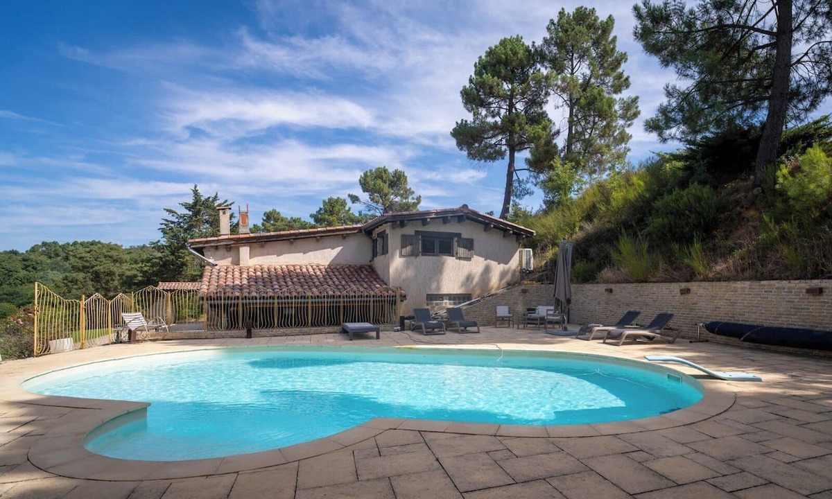 Romans-sur-Isere House | 3.5-hectare private estate — heated pool, tennis and padel courts, sleeps 11