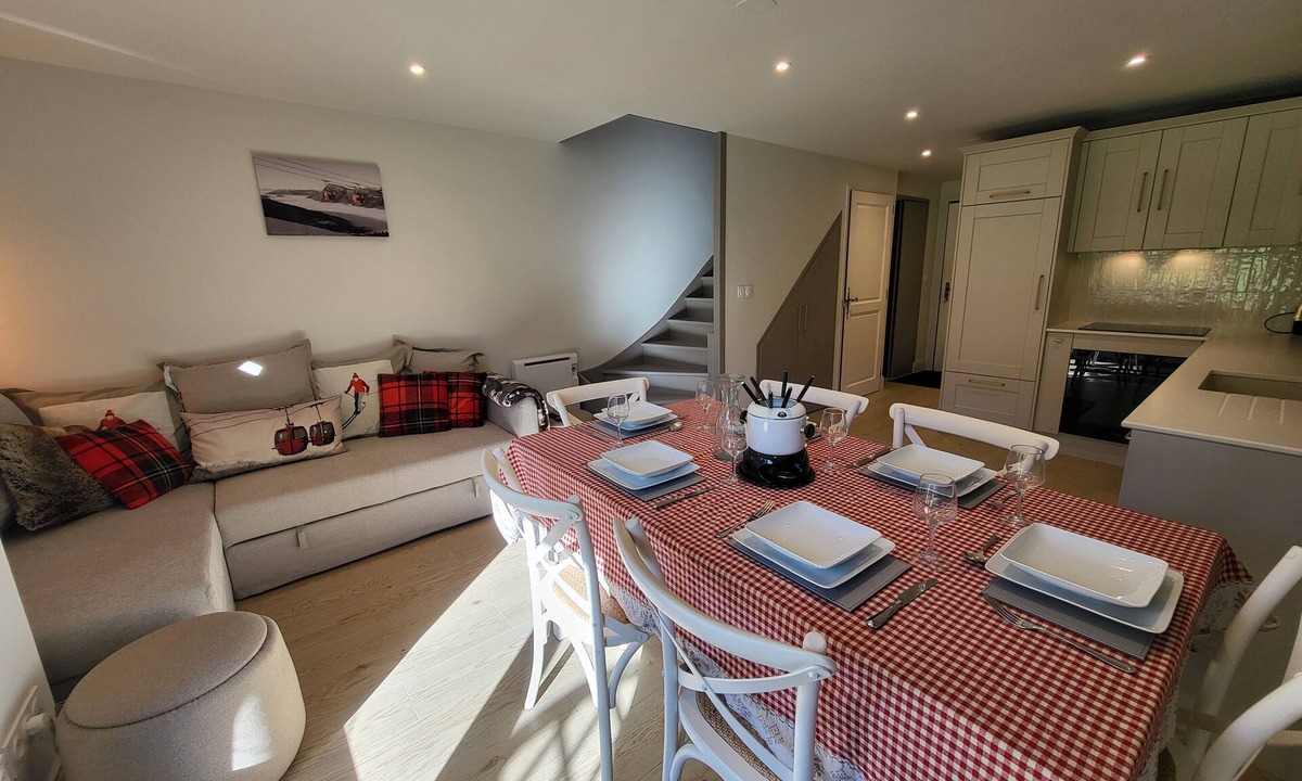 Samoens Ski Chalet | 3 bedroom chalet with shared swimming pool access, downstairs recently renovated