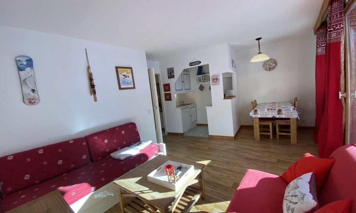 La Perriere Apartment | 300m from resort center, Ground floor, view mountain, balcony, tv, ski locker, 37m², La Tania