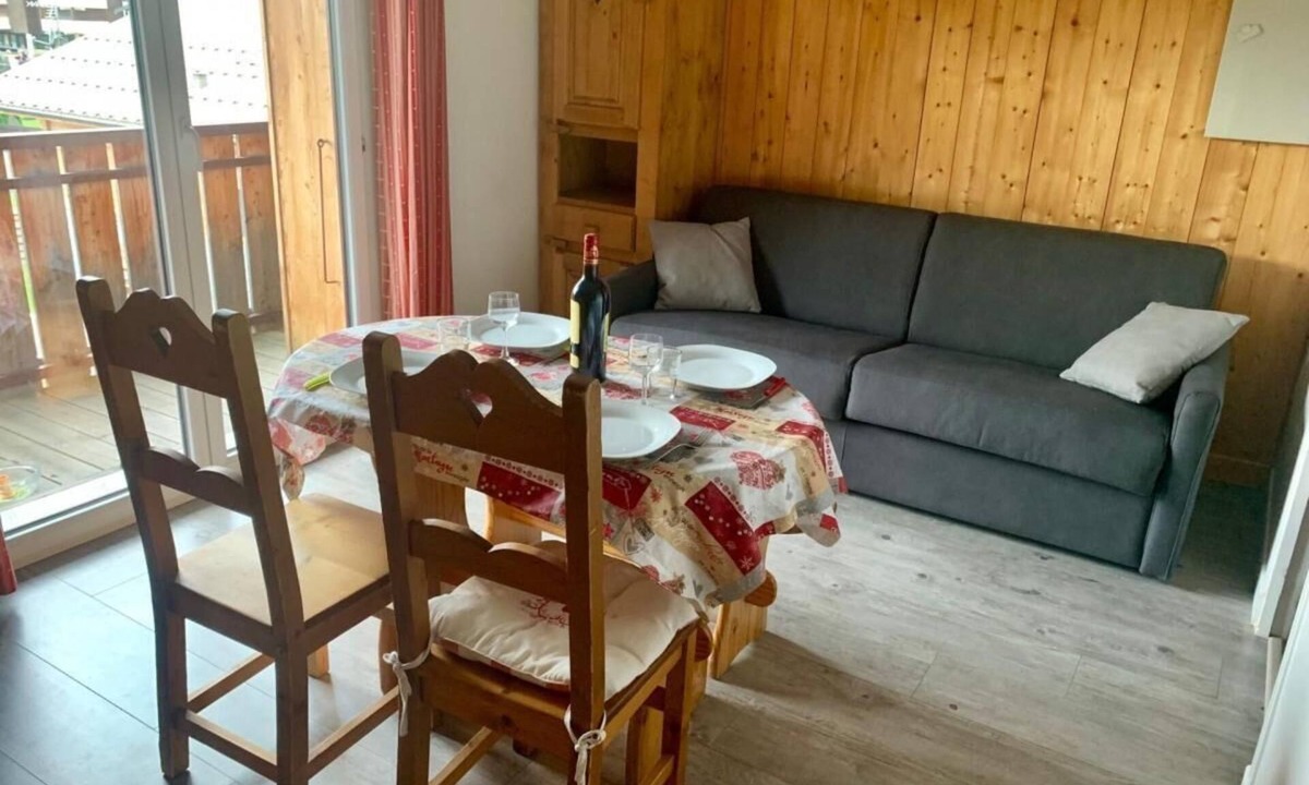 Les Gets Apartment | 300m from resort center, 2nd floor, balcony, parking, tv, ski locker, 23m², Les Gets