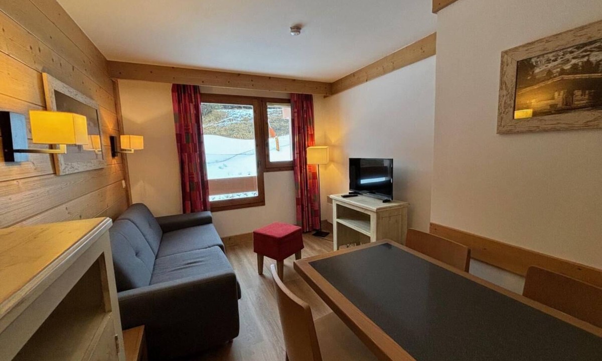 Les Bruyeres Apartment | 300m from shops, 2nd floor, view ski slopes, tv, 33m², Les Menuires