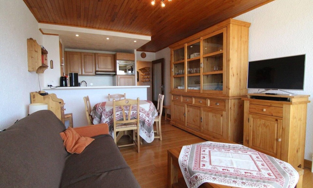 Jeux Apartment | 350m from resort center, 2nd floor, balcony, tv, 35m², Alpe d'Huez