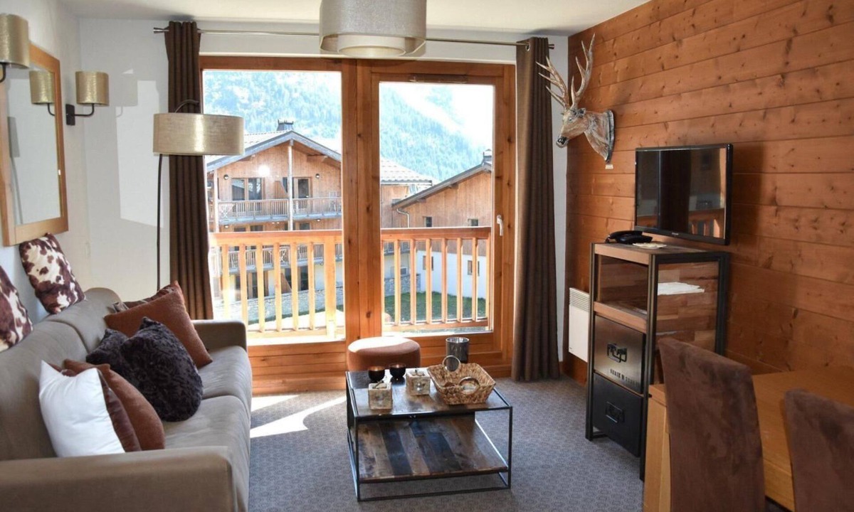 Pralognan-la-Vanoise Apartment | 4th floor, swimming pool, sauna, hammam, balcony, parking, tv, ski locker, 32m²