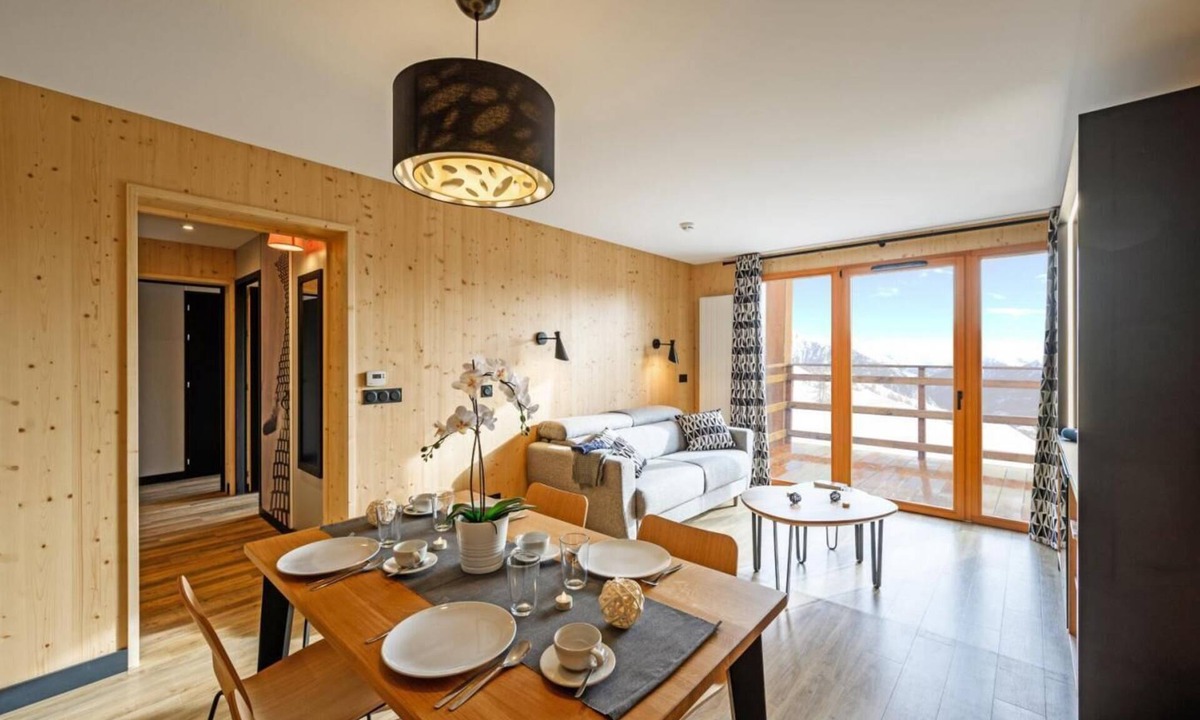Le Corbier Apartment | 50m from resort center, swimming pool, sauna, hammam, terrace, balcony, tv, ski locker, 52m²