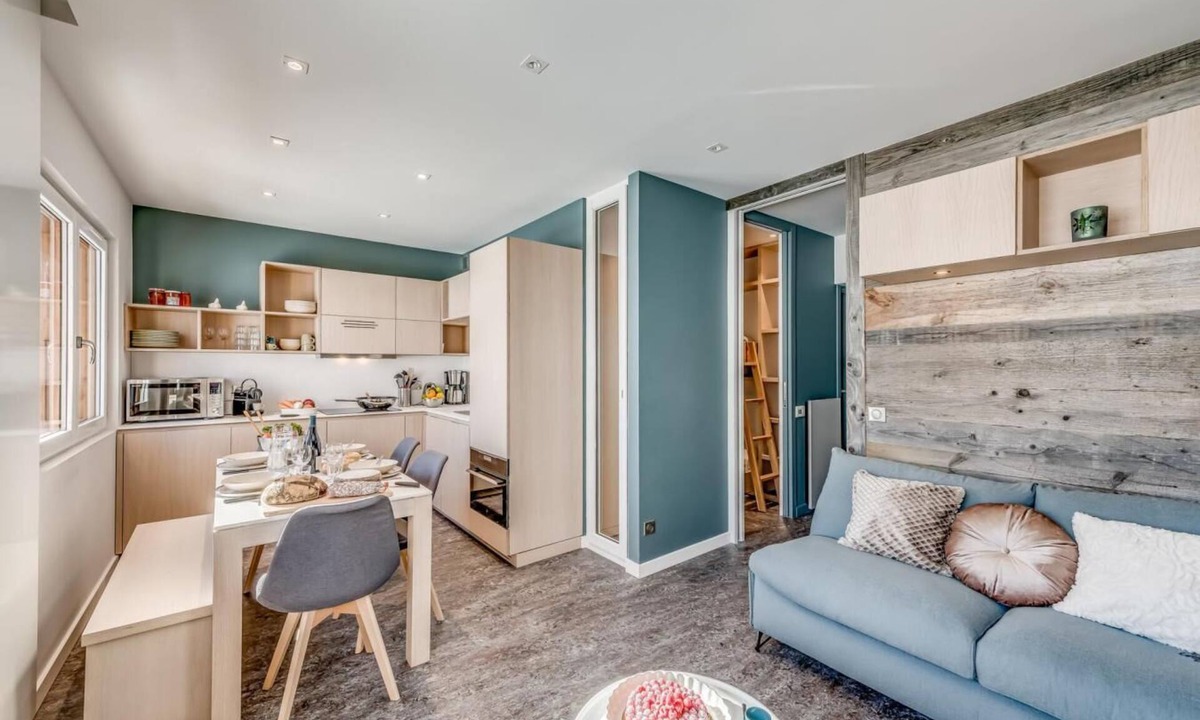 Tignes le Lac Apartment | 50m from shops, 5th floor, view lake, tv, ski locker, 35m², Tignes