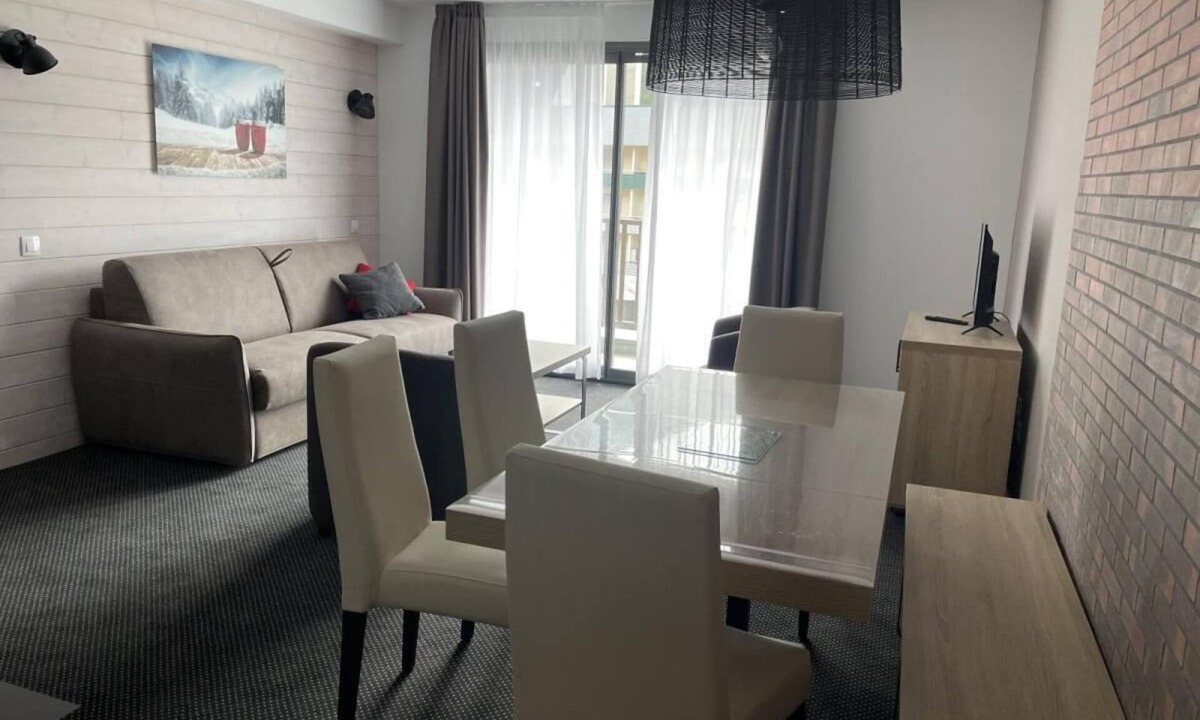 Eaux-Bonnes Apartment | 80m from resort center, Ground floor, view ski slopes, swimming pool, balcony, tv, ski locker, 52m²