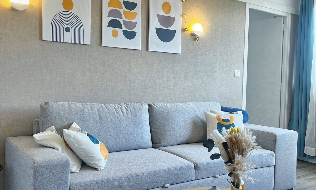Aurillac Apartment | Adrian's Parenthesis