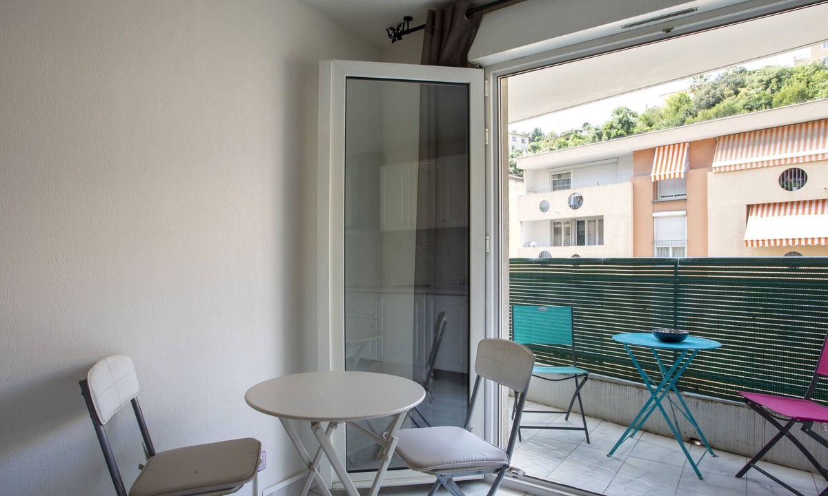 La Madeleine Apartment | Air-conditioned studio district Bornala
