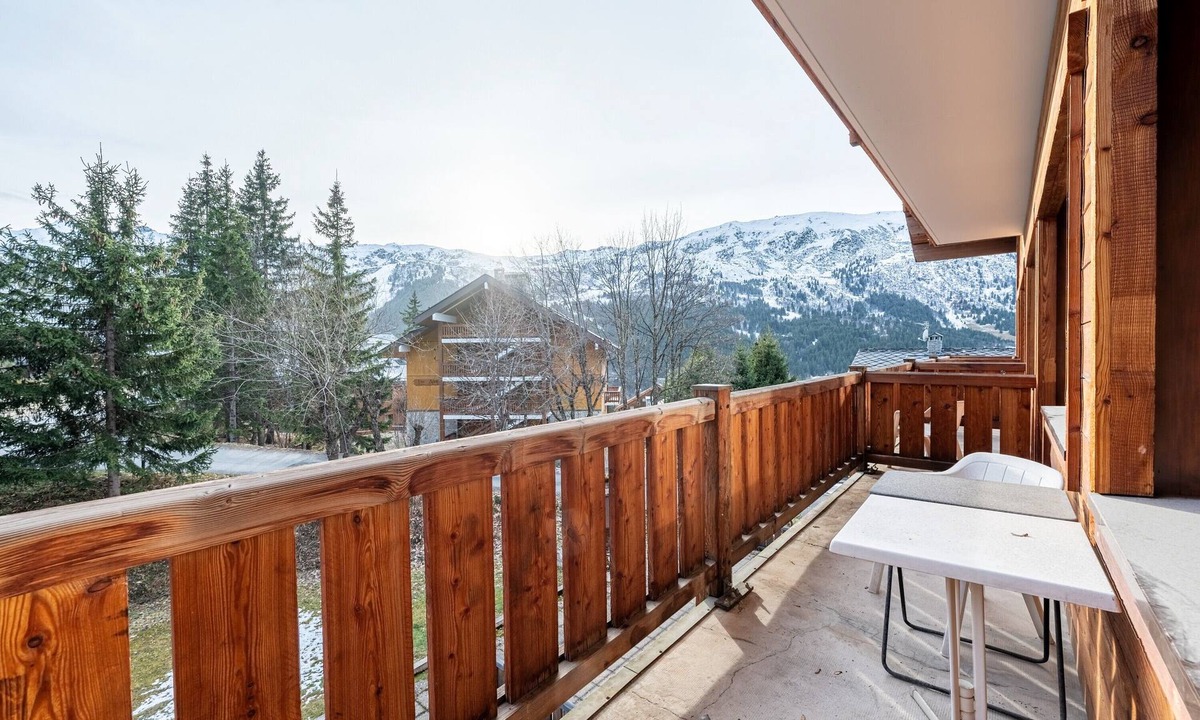 Meribel Apartment | Apartment 26 – 9 Guests with Mountain View and Balcony