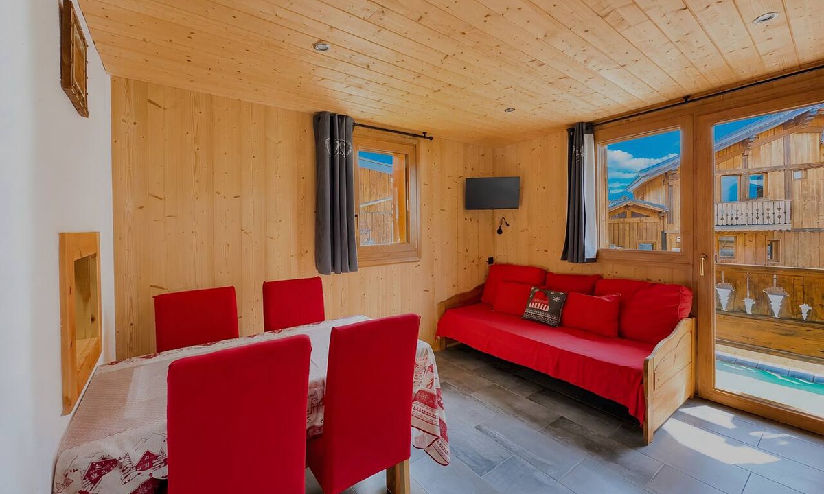 Bellentre Apartment | Apartment "Le Génépi" with Mountain View, Balcony and Wi-Fi