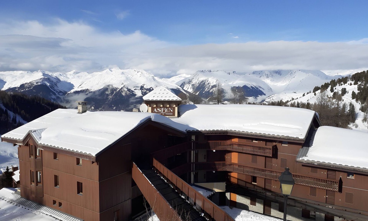 Plagne Centre Apartment | Apartment "Résidence Aspen" in the Alps with Mountain View, Ski-in/Ski-out, Garage, Pool