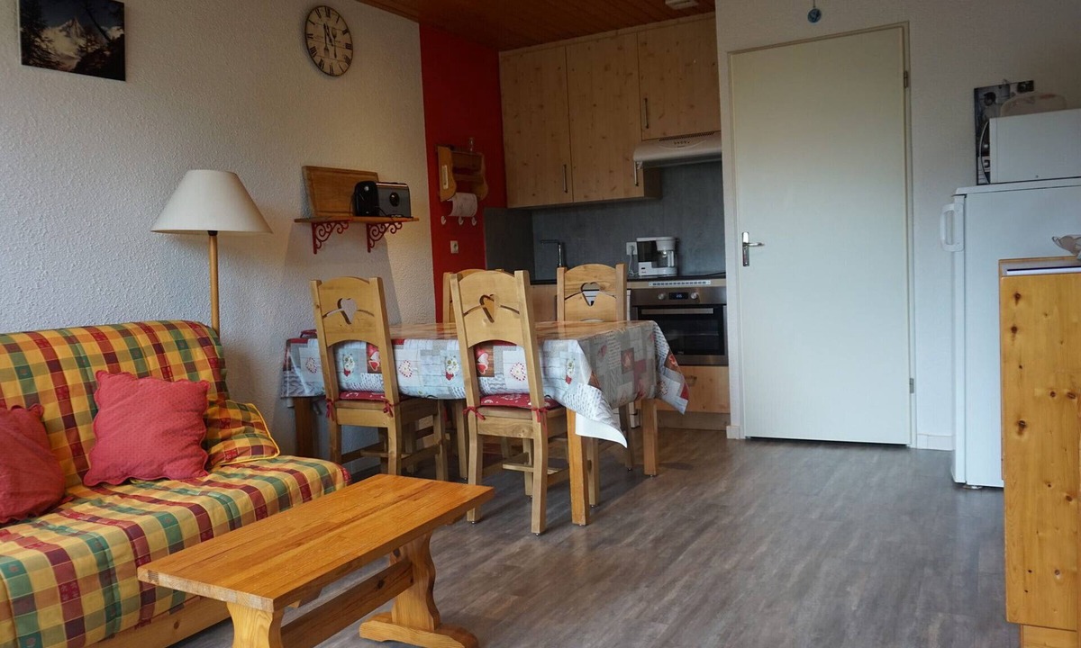 Meaudre Apartment | Apartment in Méaudre - 4 pers, near center, balcony, parking
