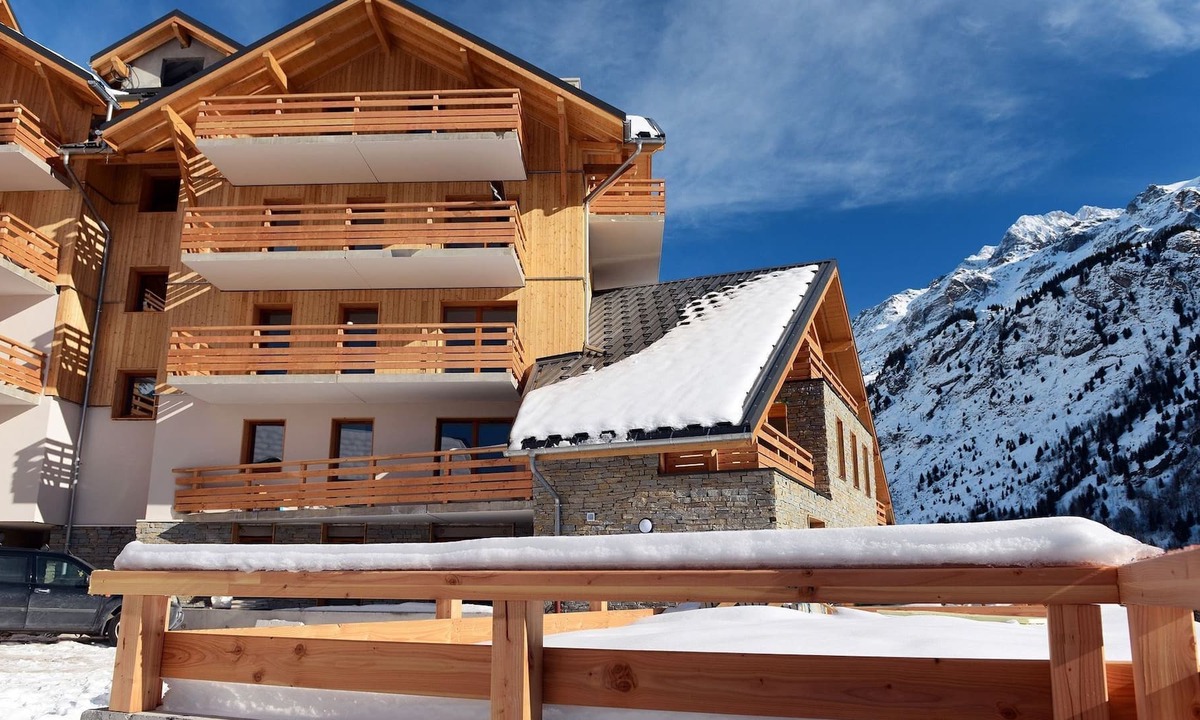 Vaujany Apartment | Apartment with dishwasher in auntic Vaujany