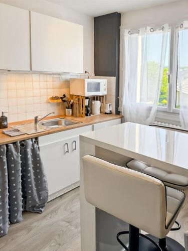 Arpajon-sur-Cere Apartment | App chaleureux & Parking gratuit- 4 pers -Aurillac