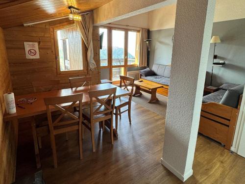 Belle Plagne Apartment | Appartement confort 3 pièces au pied des pistes, balcon et WIFI - FR-1-181-2108
