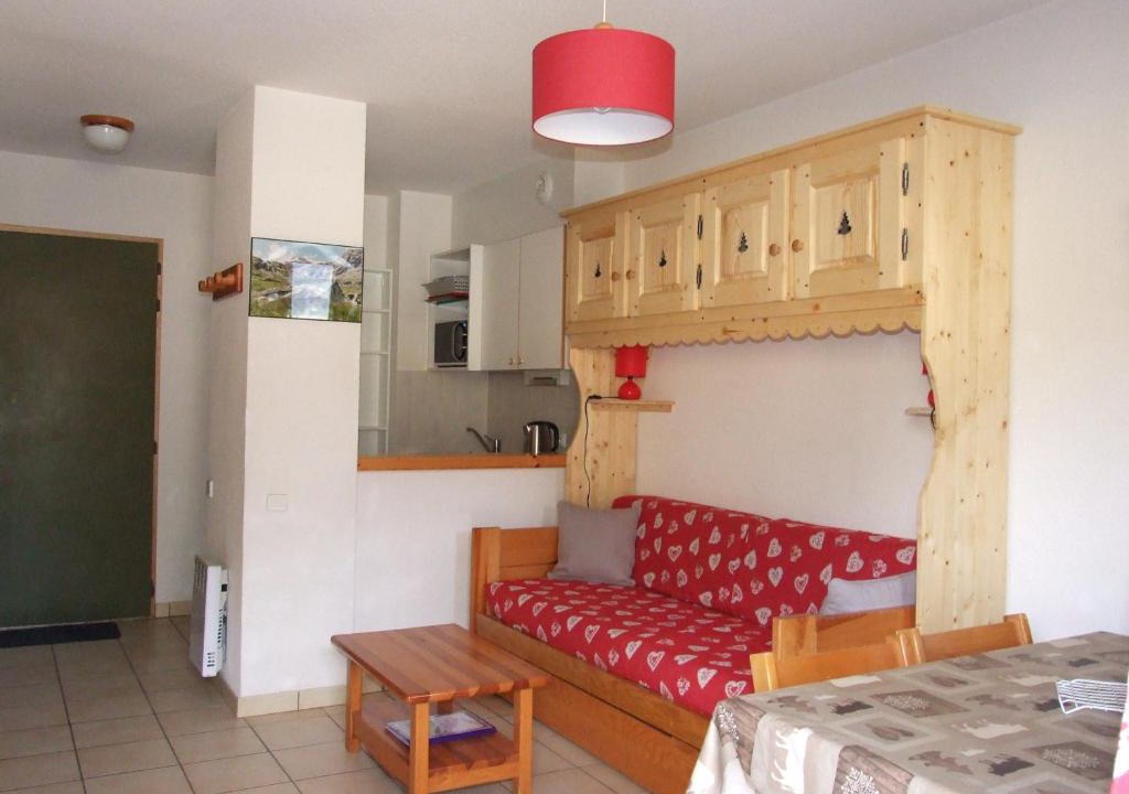 Termignon Apartment | Appartement cosy 4 pers - Pied des pistes, balcon et wifi gratuit - FR-1-508-193