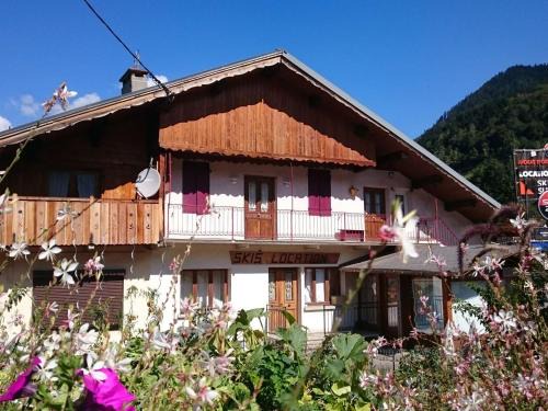 Areches Apartment | Appartement cosy 6 pers. avec balcon au village, proche parking et local à skis - FR-1-342-291