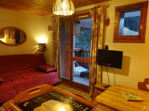Areches Apartment | Appartement cosy pour 4-5 personnes, centre village, proche pistes, ascenseur, bien équipé - FR-1-342-163