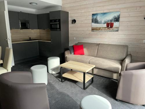 Eaux-Bonnes Apartment | Appartement duplex avec accès piscine, animaux acceptés, 8 pers. à Gourette - FR-1-860-10