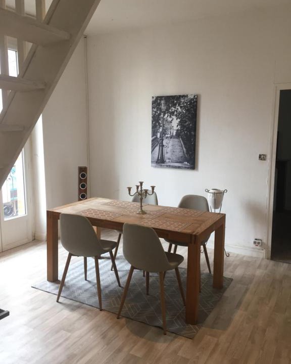 Aurillac Apartment | appartement Marie Maurel Duplex et sa pizza offerte
