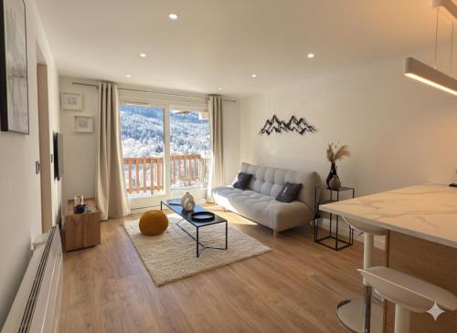Meribel Centre Apartment | Appartement rénové à Méribel Centre, avec Balcon et à 5 minutes des pistes et du centre