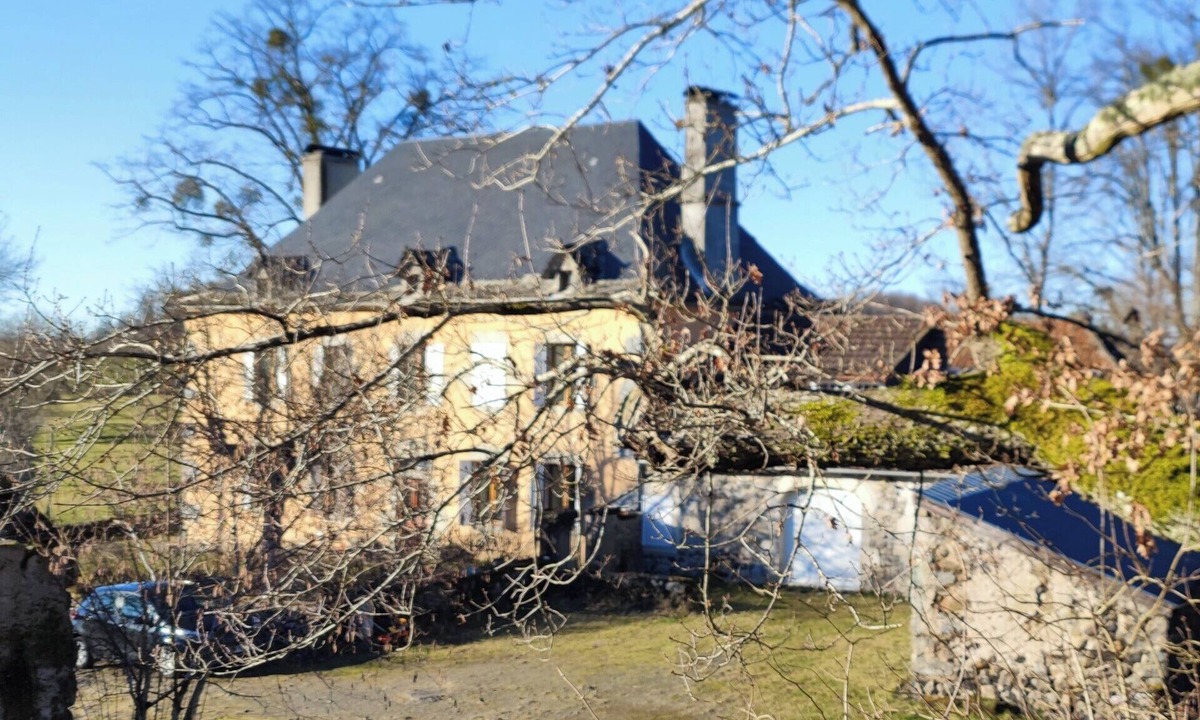 Saignes House | Authentic, secluded gîte in the Cantalien countryside - ideal for family & friends