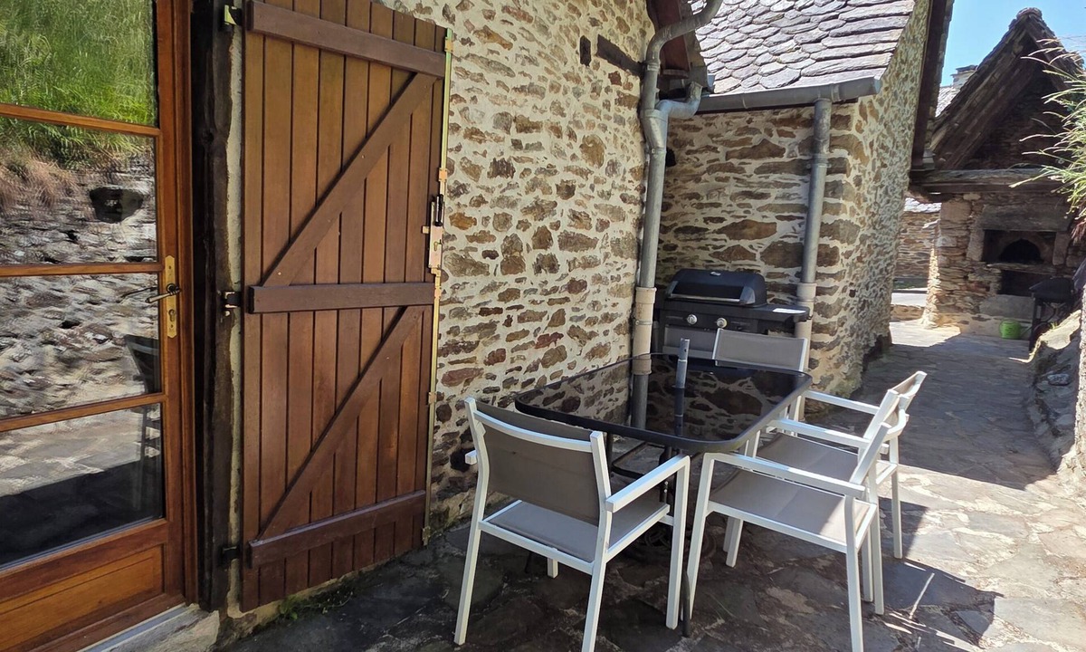 Vieillevie House | Auvergne country house "La maison du Cantou