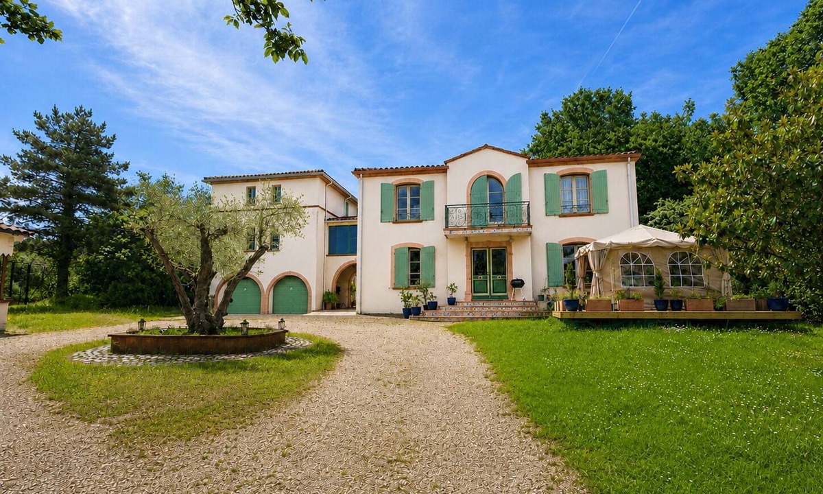Lafrancaise House | Bastide de l'Olivier 82 and its two units, "La Tour" and "Les Roses"