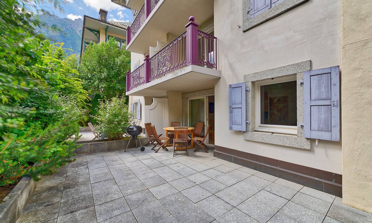 Chamonix City Centre Apartment | Beaujolais Res Villa Vallet Central Chamonix *large terrace* Perfect for friends & groups