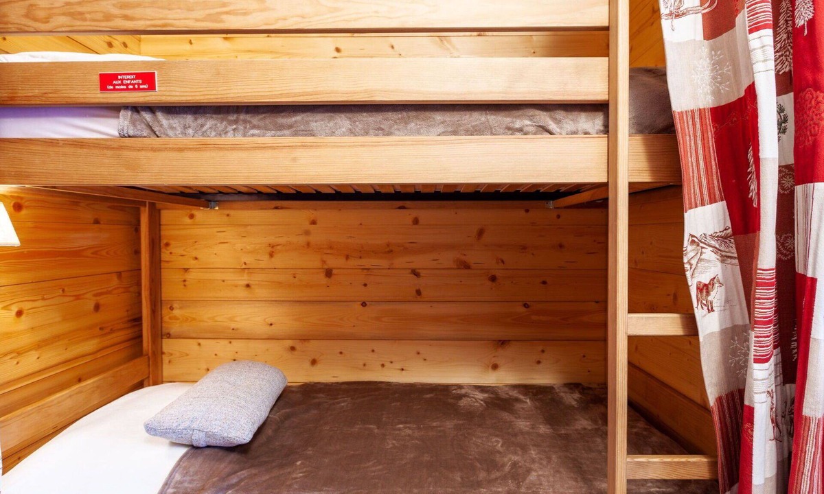 Tignes Apartment | Beautiful apartment for 7 people with WIFI, TV and balcony