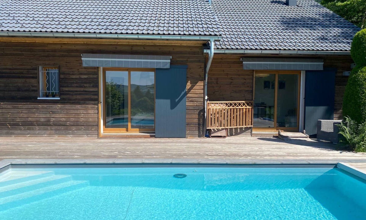 Attignat-Oncin Villa | Beautiful Villa with Pool and Lake View