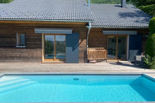 Attignat-Oncin Villa | Beautiful Villa with Pool and Lake View